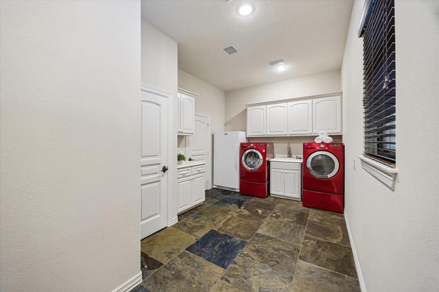 9426 Deer Path Lane, Magnolia, TX 77354