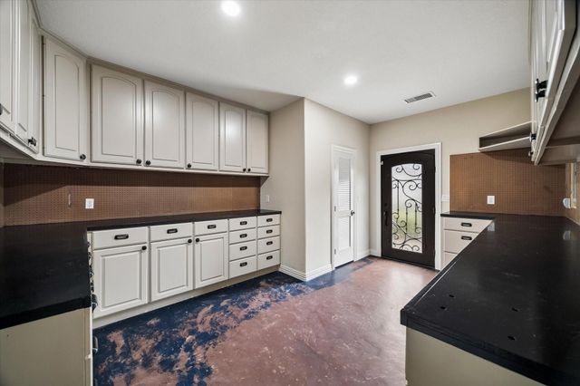 9426 Deer Path Lane, Magnolia, TX 77354