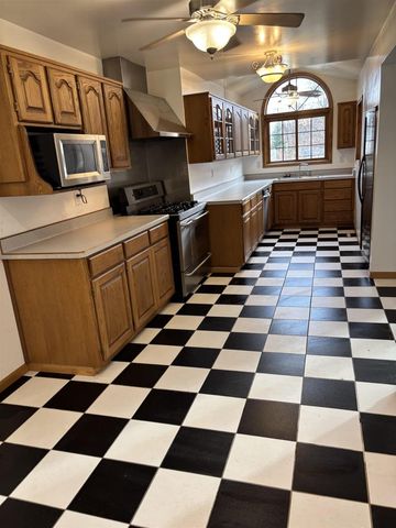 840 E Homeland Court, Beloit, WI 53511