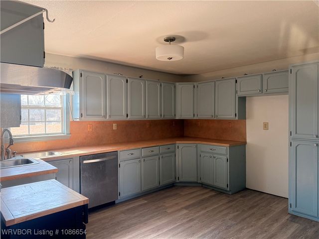 1028 S Arkansas Avenue, Van Buren, AR 72956