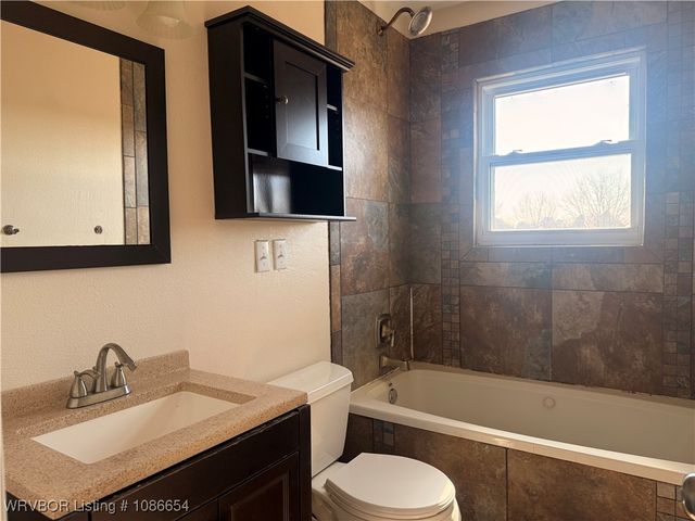 1028 S Arkansas Avenue, Van Buren, AR 72956