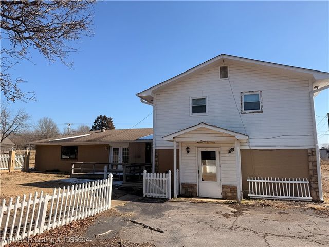 1028 S Arkansas Avenue, Van Buren, AR 72956