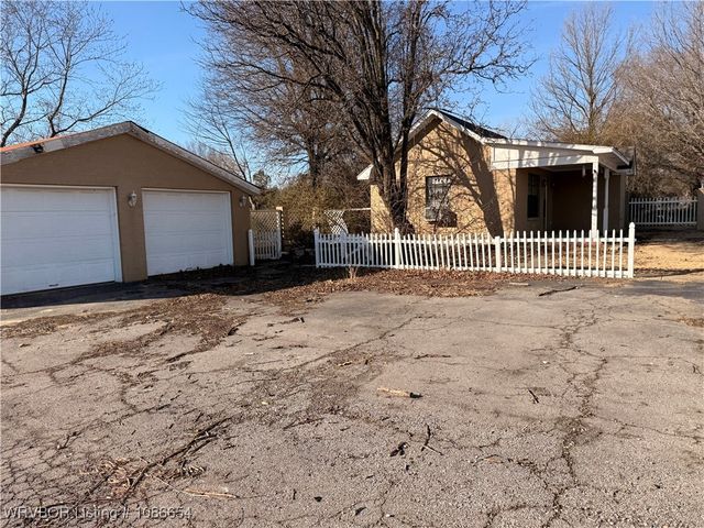 1028 S Arkansas Avenue, Van Buren, AR 72956