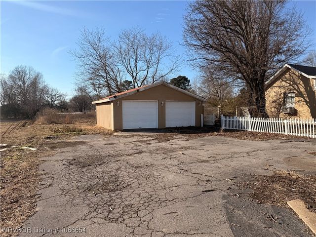 1028 S Arkansas Avenue, Van Buren, AR 72956