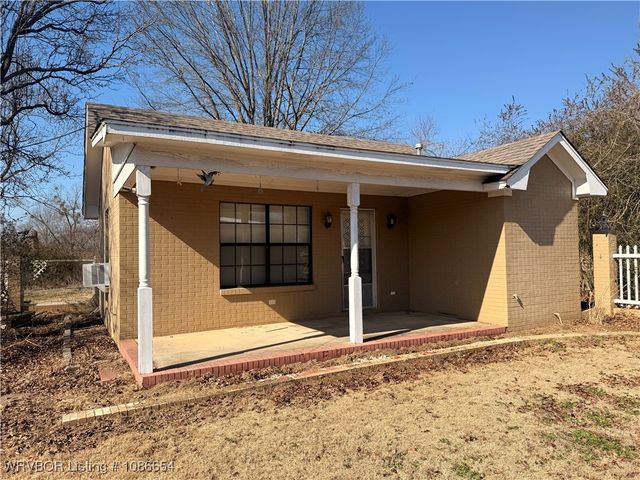1028 S Arkansas Avenue, Van Buren, AR 72956