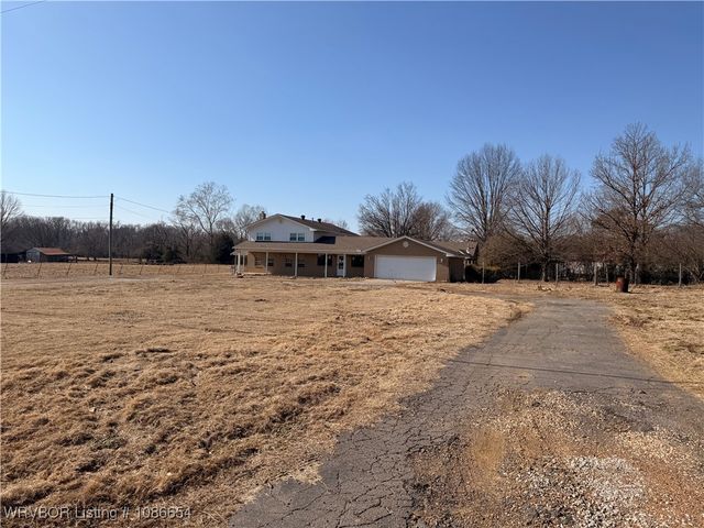1028 S Arkansas Avenue, Van Buren, AR 72956