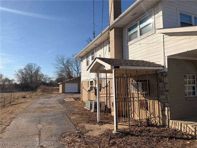 1028 S Arkansas Avenue, Van Buren, AR 72956