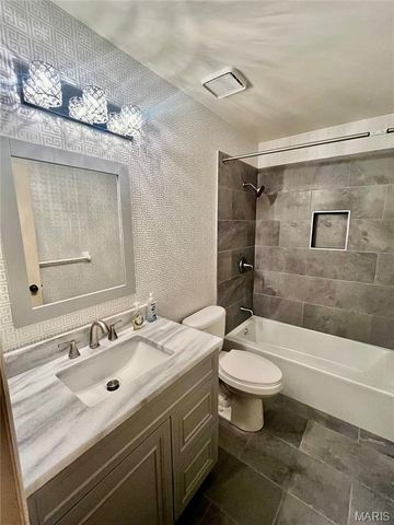 3825 Secretariat Drive, Florissant, MO 63034