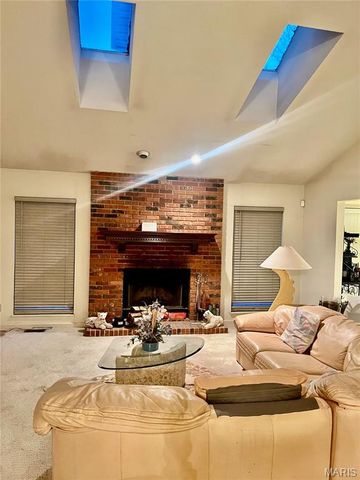 3825 Secretariat Drive, Florissant, MO 63034