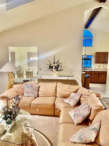 3825 Secretariat Drive, Florissant, MO 63034