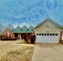 3825 Secretariat Drive, Florissant, MO 63034
