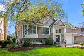 831 S Dryden Place, Arlington Heights, IL 60005