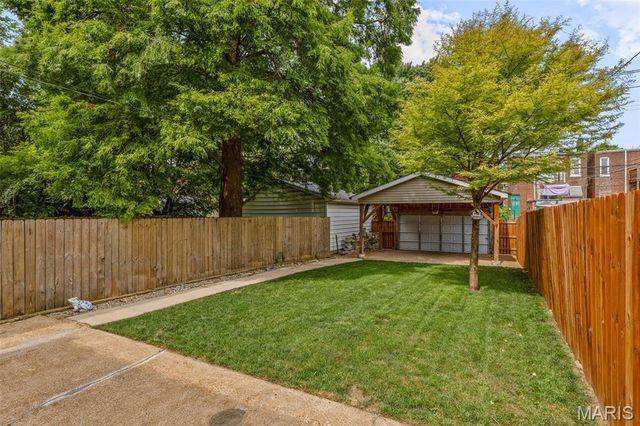 2619 Iowa Avenue, St Louis, MO 63118