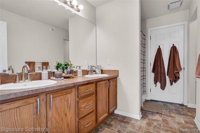 390 Hilton Road, Ferndale, MI 48220