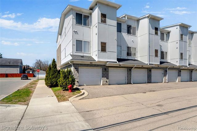 390 Hilton Road, Ferndale, MI 48220