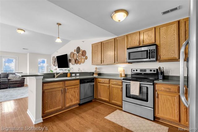 390 Hilton Road, Ferndale, MI 48220