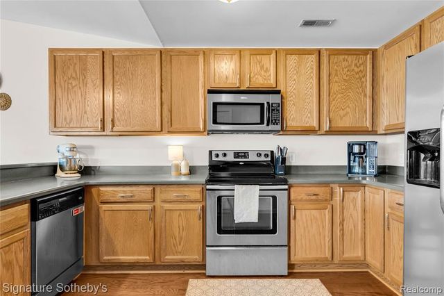 390 Hilton Road, Ferndale, MI 48220