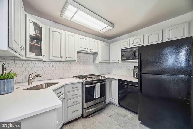 2452 ARLINGTON AVE, Abington, PA 19001
