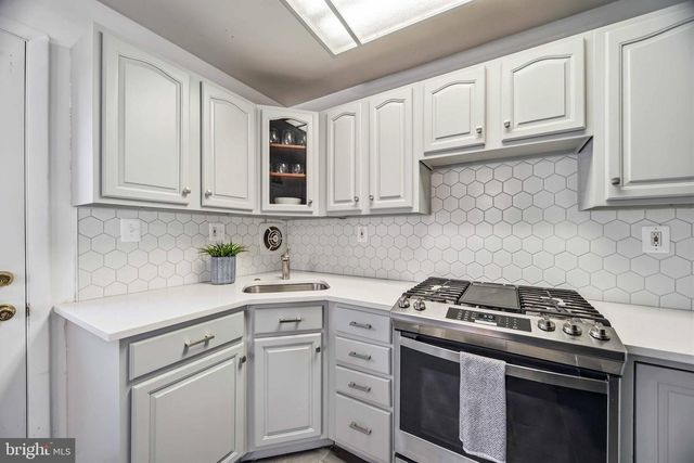 2452 ARLINGTON AVE, Abington, PA 19001