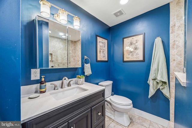 2452 ARLINGTON AVE, Abington, PA 19001
