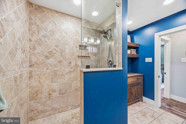 2452 ARLINGTON AVE, Abington, PA 19001