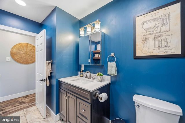 2452 ARLINGTON AVE, Abington, PA 19001