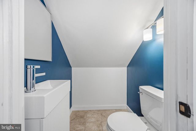 2452 ARLINGTON AVE, Abington, PA 19001