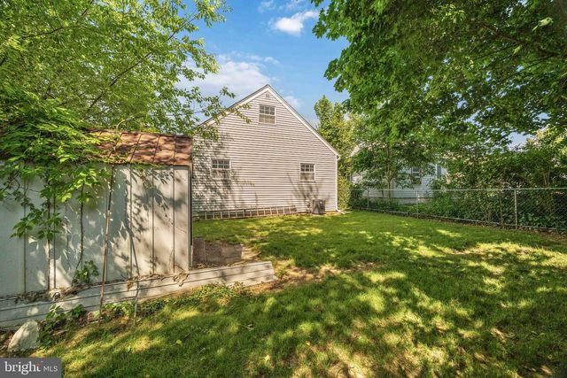 2452 ARLINGTON AVE, Abington, PA 19001