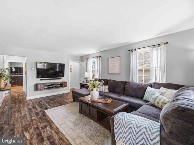 2452 ARLINGTON AVE, Abington, PA 19001