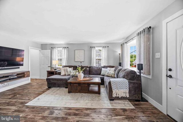2452 ARLINGTON AVE, Abington, PA 19001