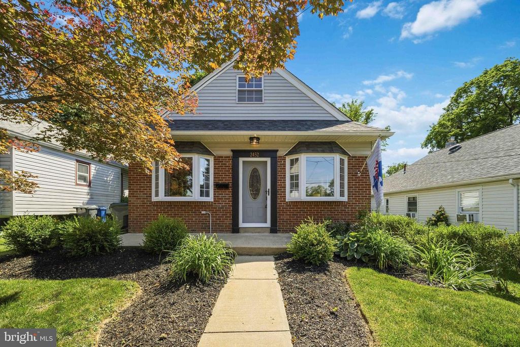 2452 ARLINGTON AVE, Abington, PA 19001