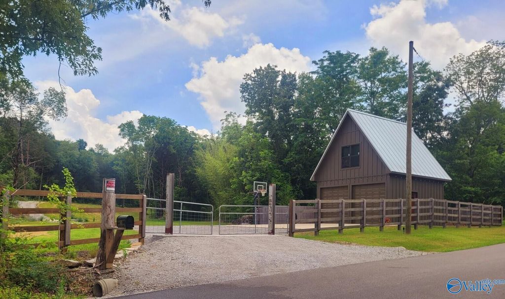 1619 Peck Hollow Road, Somerville, AL 35670