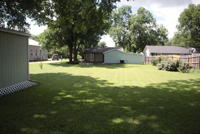 201 Water Street, Whitesboro, TX 76273