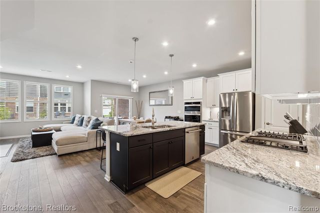 765 Hummingbird Drive, Rochester Hills, MI 48307