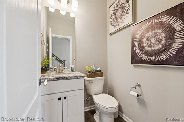 765 Hummingbird Drive, Rochester Hills, MI 48307