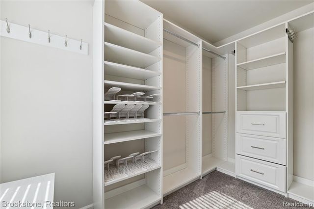 765 Hummingbird Drive, Rochester Hills, MI 48307