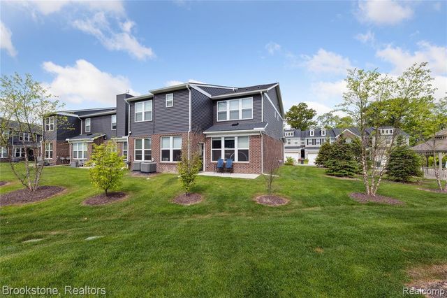 765 Hummingbird Drive, Rochester Hills, MI 48307