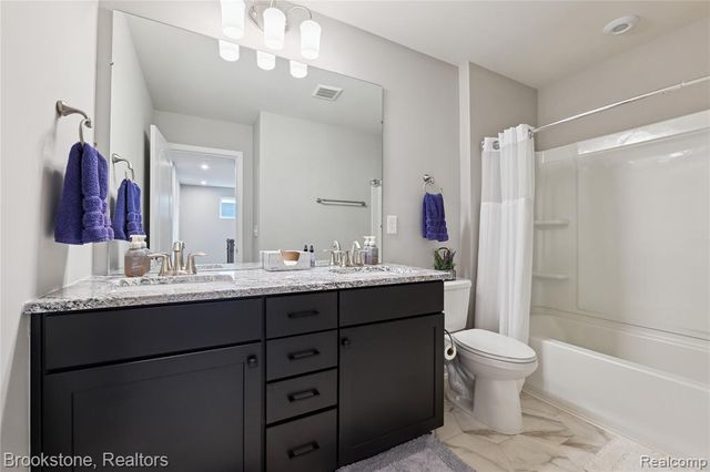 765 Hummingbird Drive, Rochester Hills, MI 48307