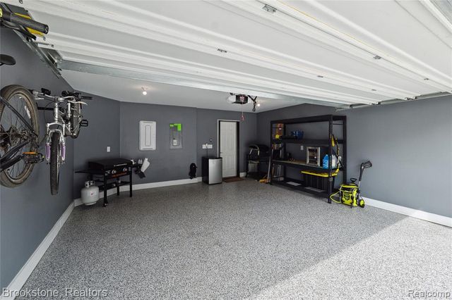 765 Hummingbird Drive, Rochester Hills, MI 48307
