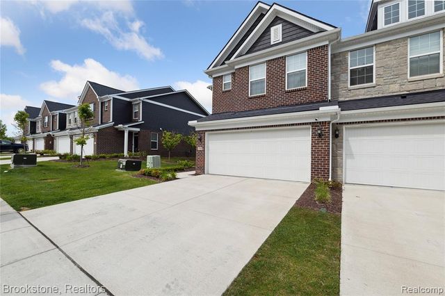 765 Hummingbird Drive, Rochester Hills, MI 48307