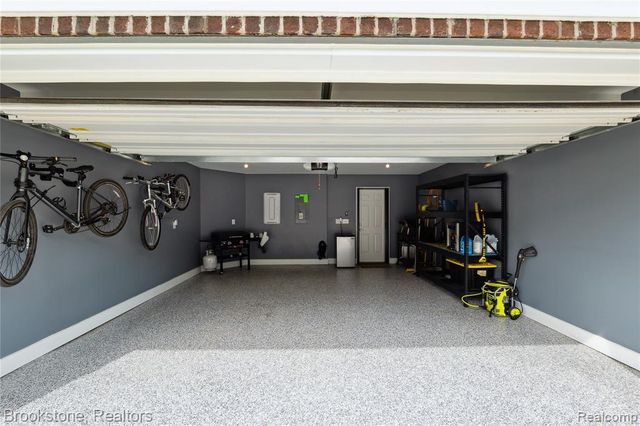 765 Hummingbird Drive, Rochester Hills, MI 48307