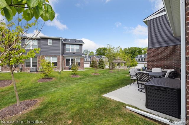 765 Hummingbird Drive, Rochester Hills, MI 48307
