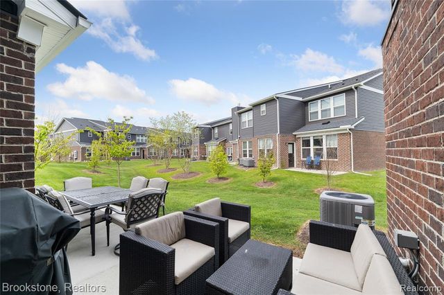 765 Hummingbird Drive, Rochester Hills, MI 48307