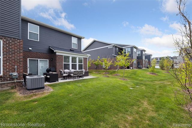 765 Hummingbird Drive, Rochester Hills, MI 48307