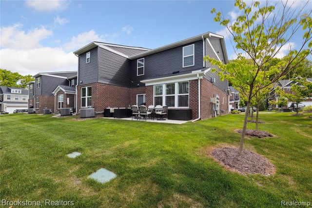 765 Hummingbird Drive, Rochester Hills, MI 48307