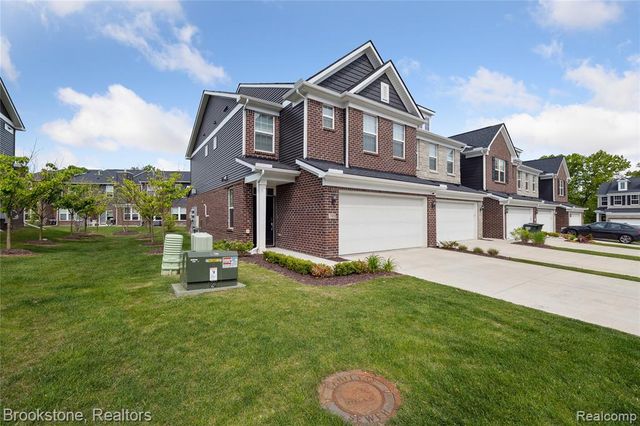 765 Hummingbird Drive, Rochester Hills, MI 48307