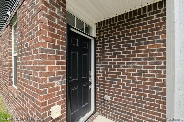 765 Hummingbird Drive, Rochester Hills, MI 48307