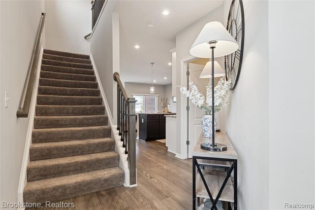 765 Hummingbird Drive, Rochester Hills, MI 48307