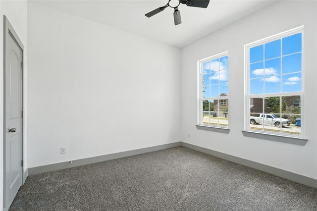 716 Oak Creek Drive, Hutchins, TX 75141