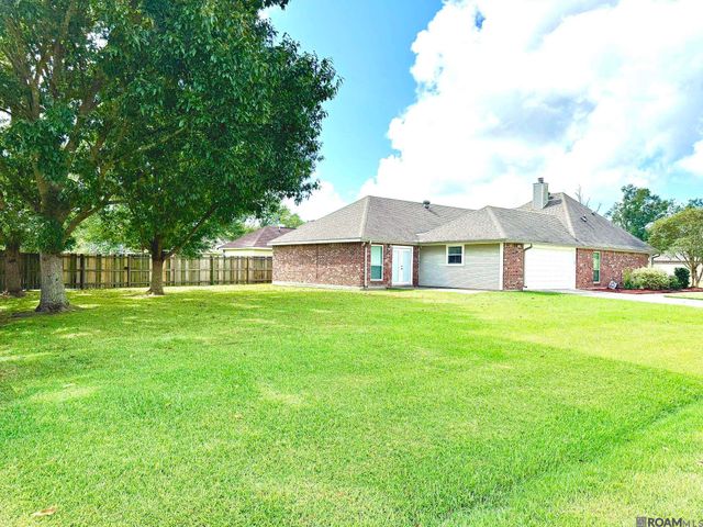 15290 W Bayou Dr, Prairieville, LA 70769